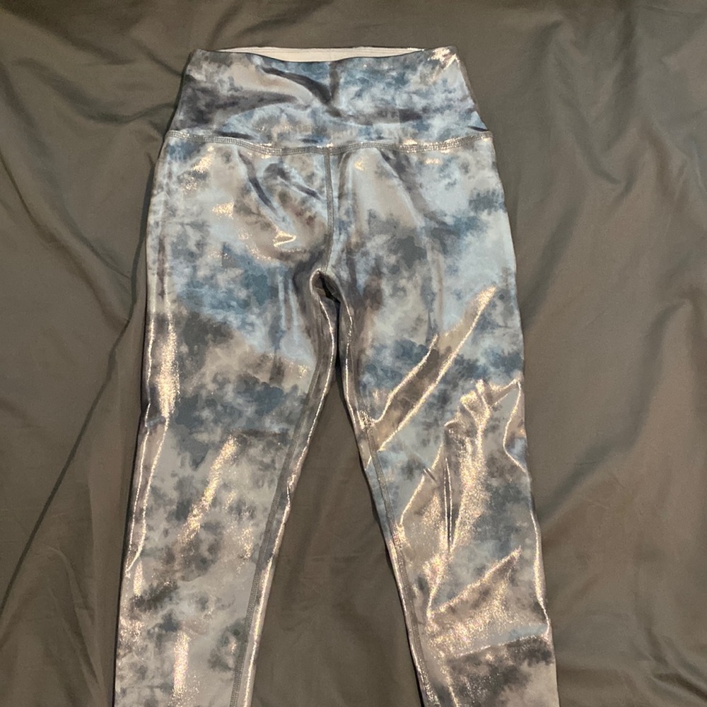 Beyond Yoga Shiny Silver Leggings Size Small